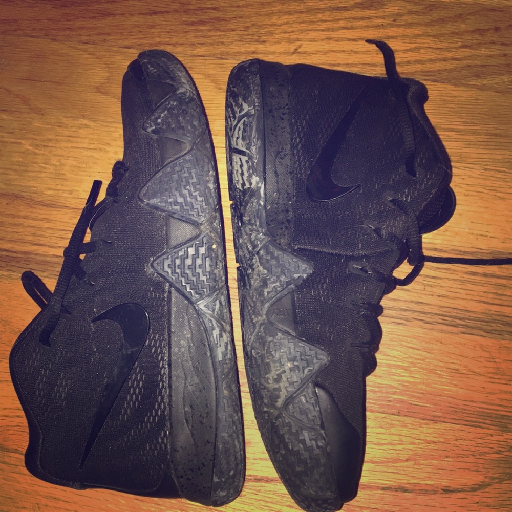 Size 7 youth kd’s